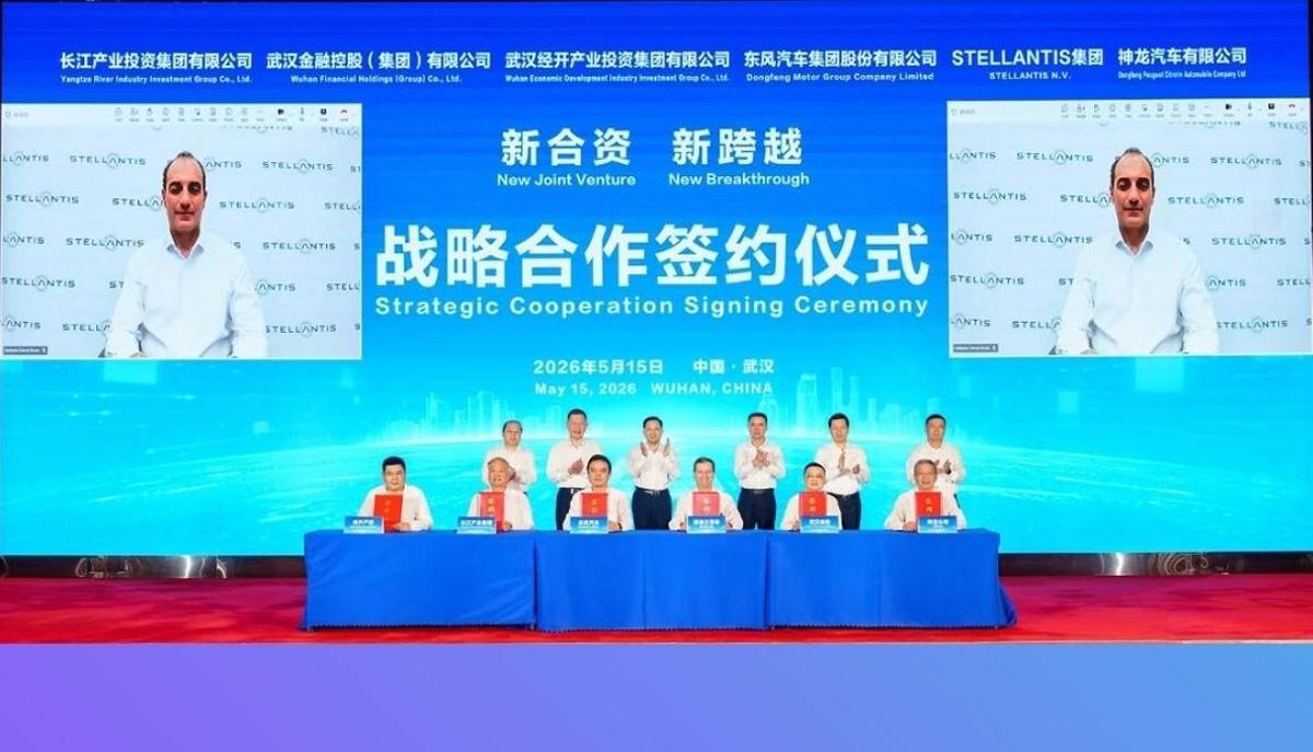 Firma del nuevo acuerdo de colaboraciónentre Stellantis y Dongfeng.