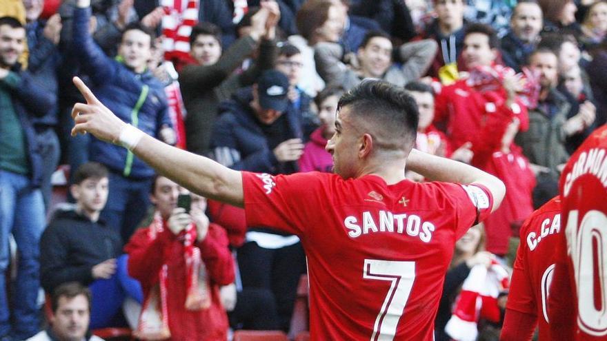 Santos celebra el gol que marcó ante el Nàstic.