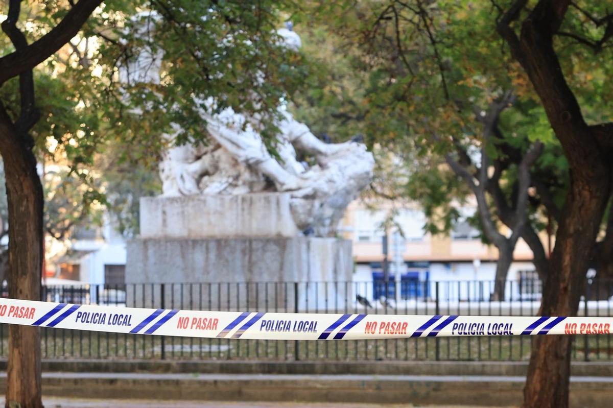 La plaza del Llaurador es otro de las áreas de ocio públicas acotadas por la Policía Local.