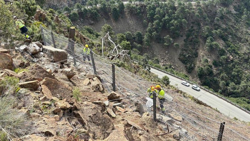 Obras de reparación de la carretera A-397 en Málaga.