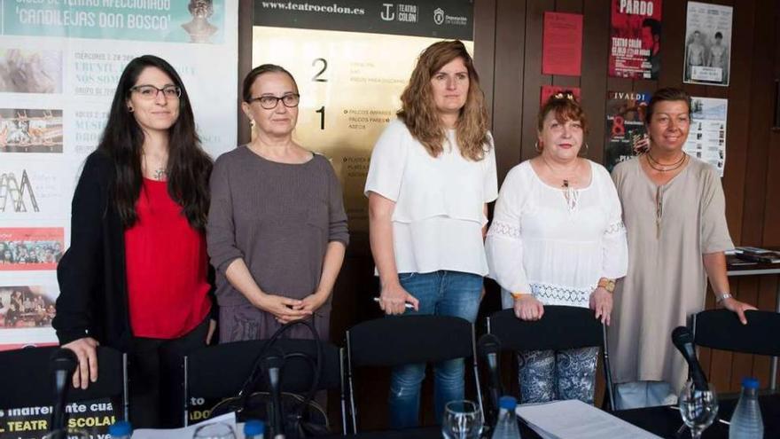 De izda. a dcha., Anahí Taburelli, Mercedes Suárez, Marián Ferreiro, Ana del Valle y Rosa María Mena.