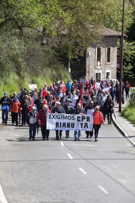 Manifestación organizada por CCOO Nalón para pedir del centro geriátrico de Riaño