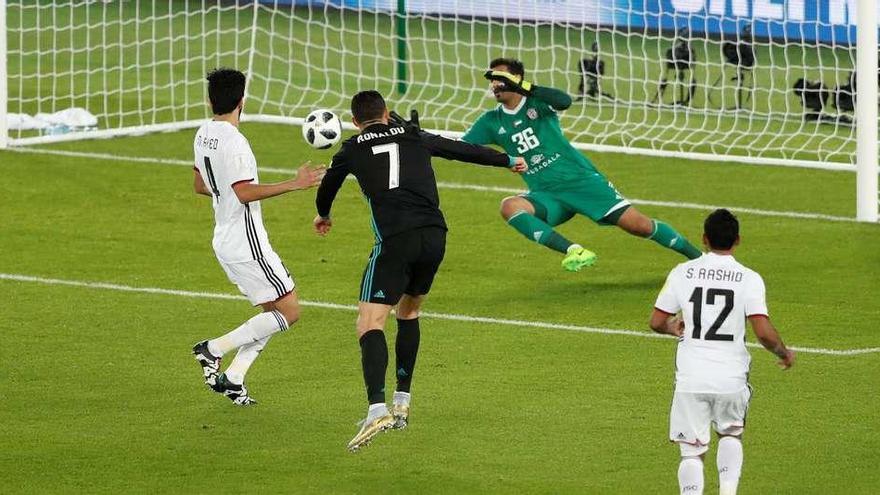 Cristiano remata para batir a Housani (que sustituyó a Ali Khaseif) y anotar el gol del empate.
