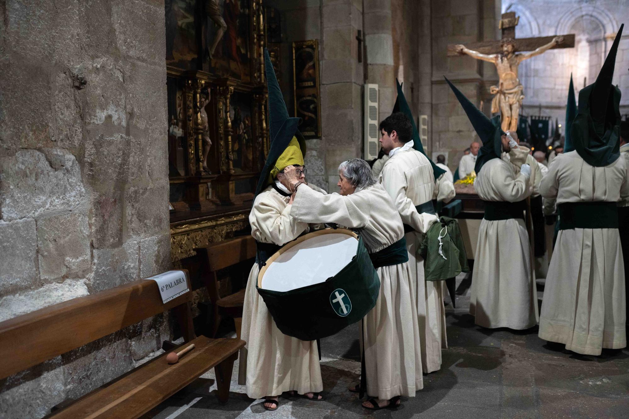 GALERÍA | Así ha sido la procesión de las Siete Palabras