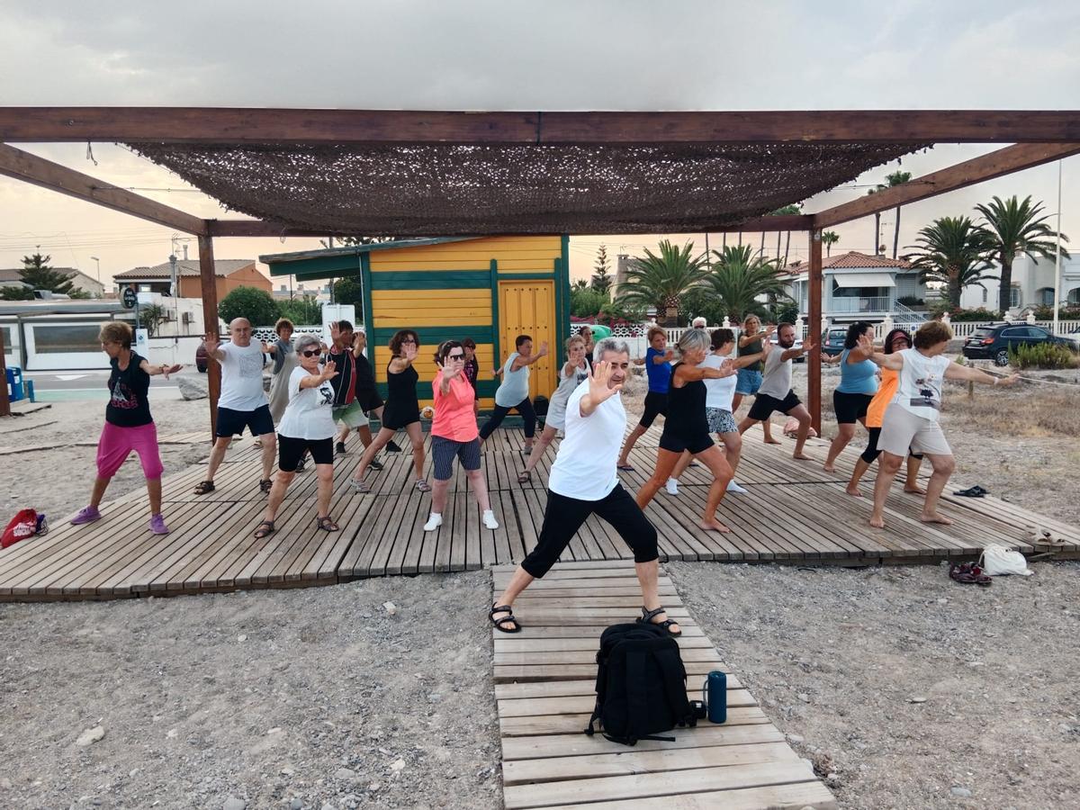 Deporte en la playa de Benafelí durante el verano