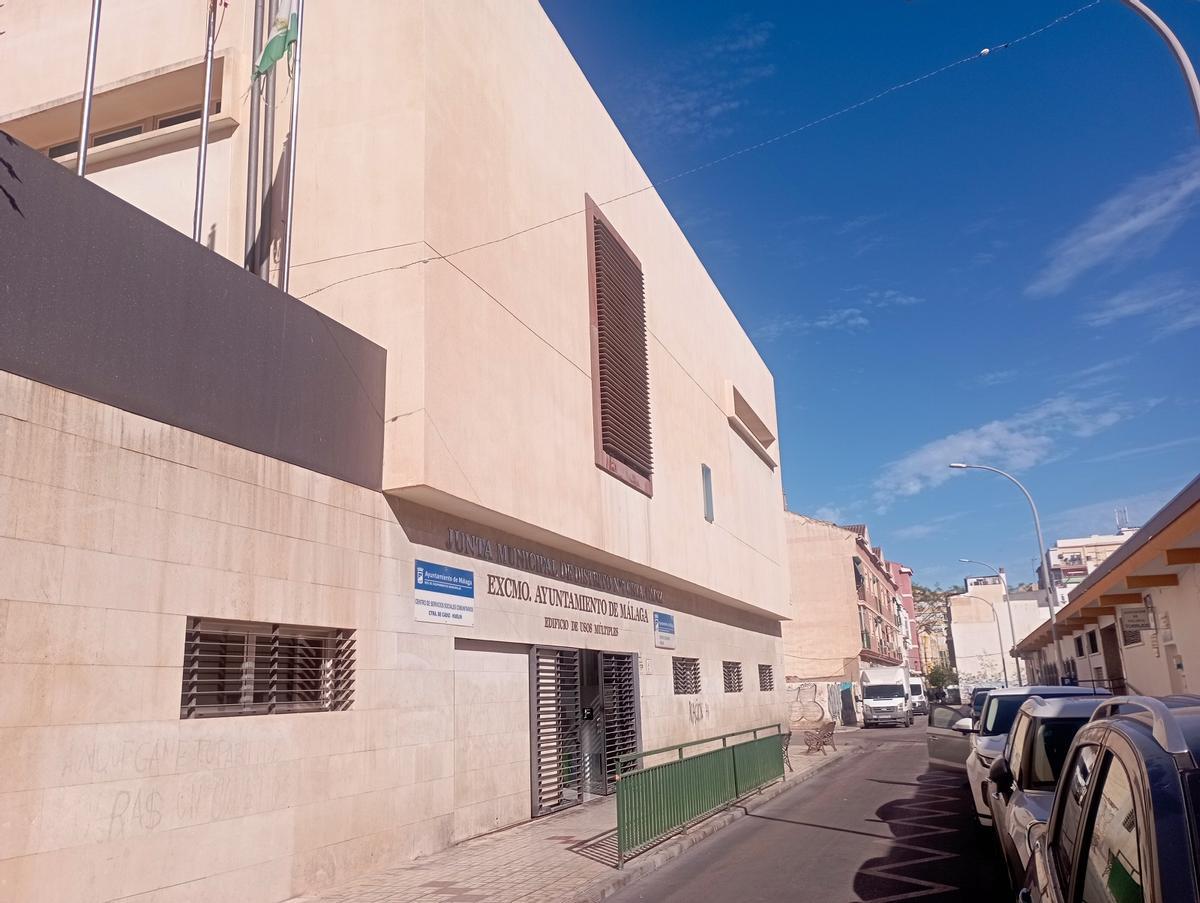 Junta municipal distrito Carretera de Cádiz, junto al Mercado de Huelin. Calle Emilio de la Cerda.