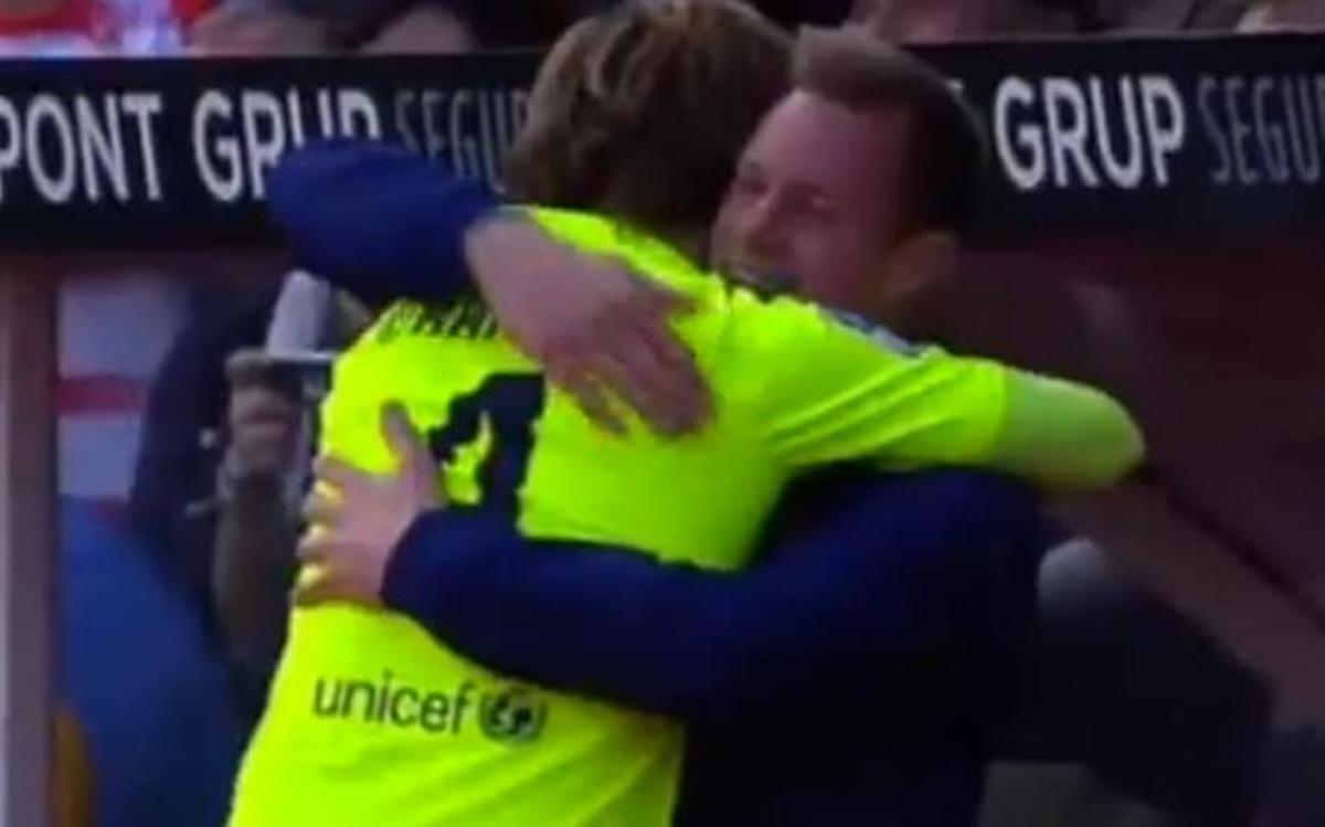 Rakitic, celebrando el 0-1 con Ter Stegen