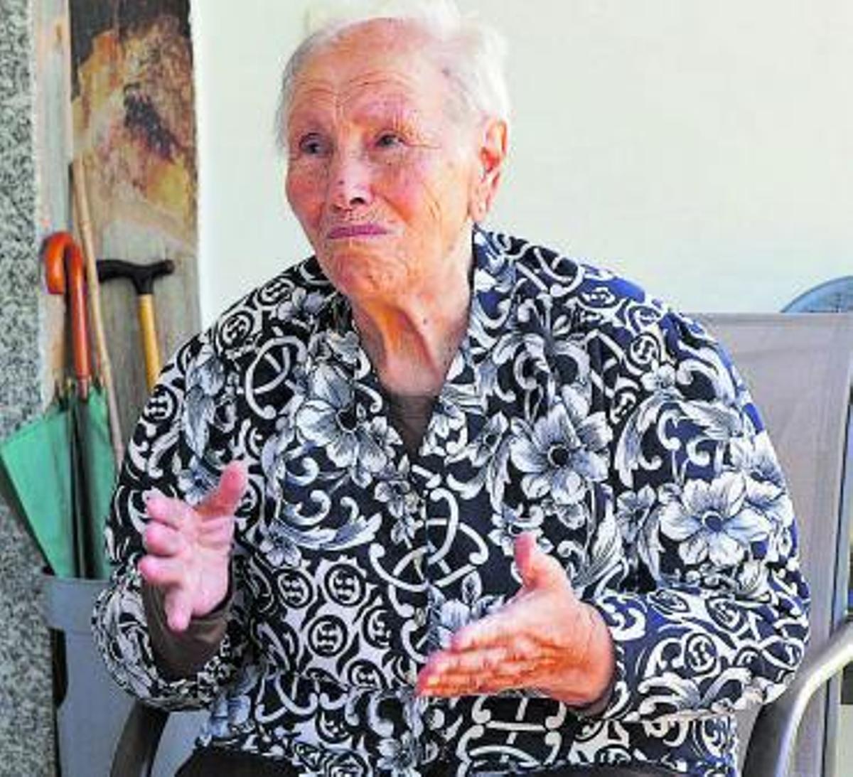 La centenaria Dolores Amparo González, durante la entrevista / Bernabé