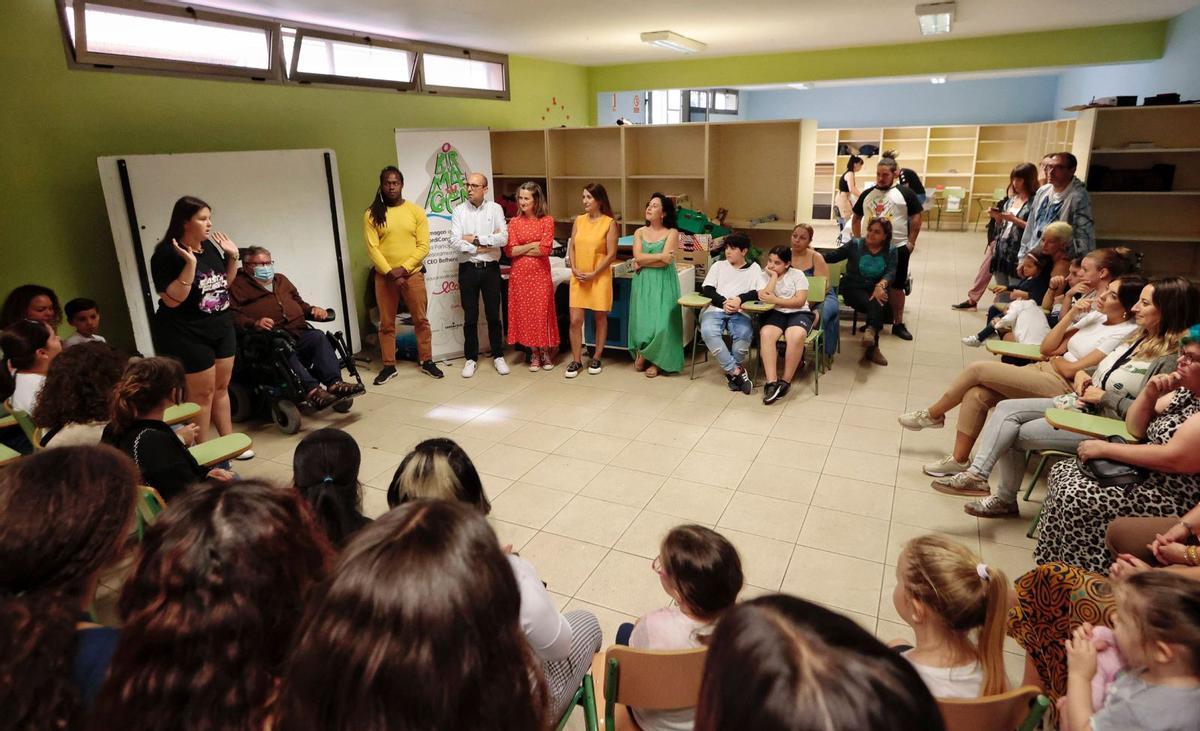 Alba, exalumna y monitora del proyecto Birmagen –a la izquierda– participa en la evaluación. | | MARÍA PISACA