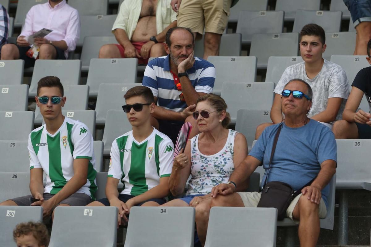 Los aficionados del Córdoba CF en el Arcángel