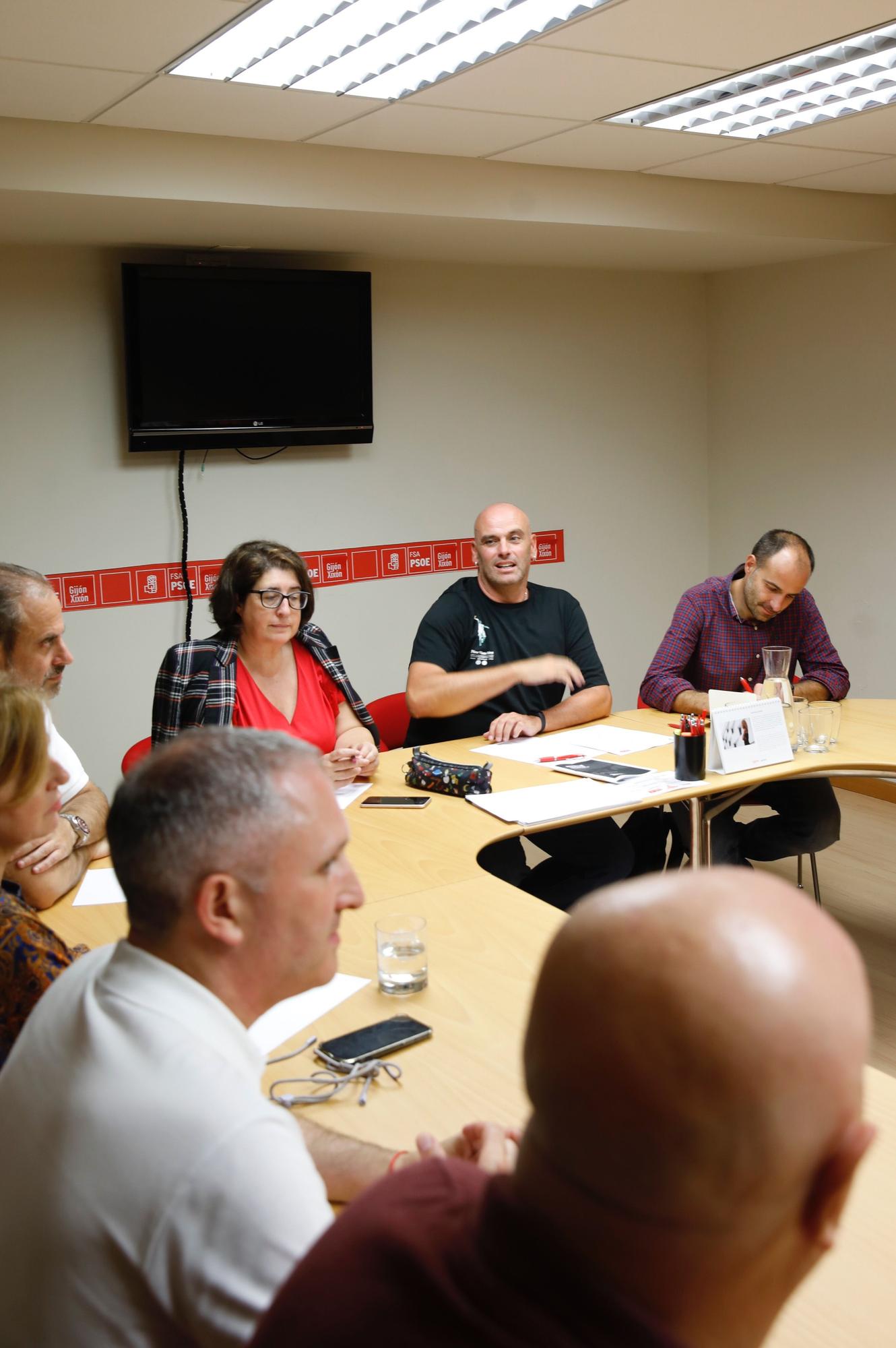 EN IMÁGENES: Reunión de la ejecutiva del PSOE gijonés tras salir adelante el proceso de primarias