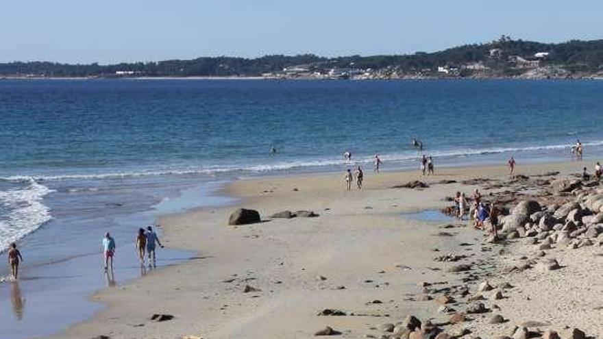 Un pontevedrés de 68 años fallece ahogado en la playa de A Lanzada