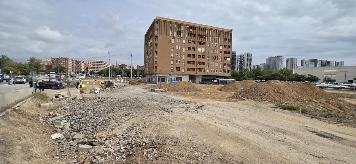 El edificio que ha permanecido aislado durante décadas y que ahora pasará a formar parte de la urbanización