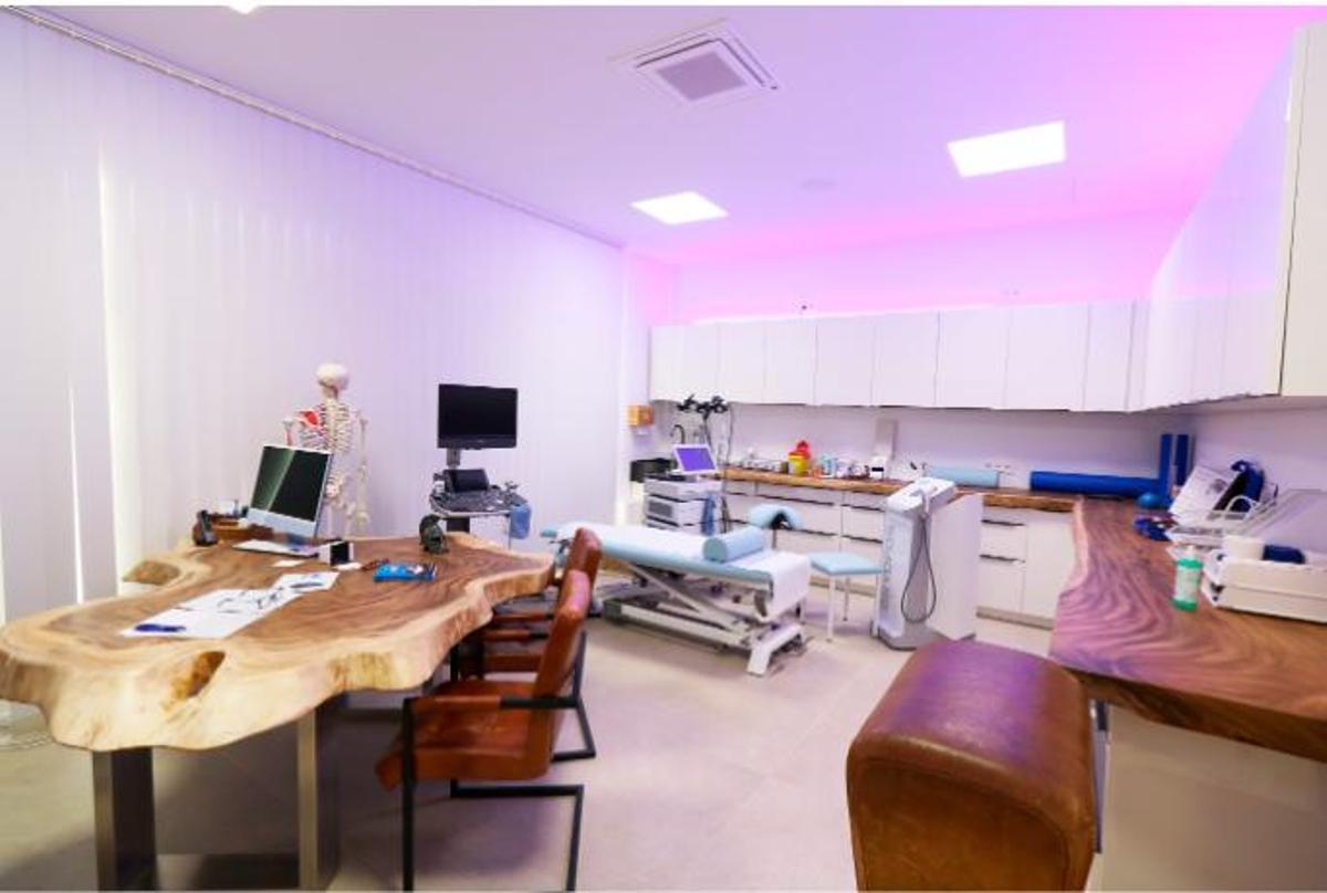 Das Behandlungszimmer von Dr. Heiko Miguel Diedrich im Neubauviertel Nou Llevant in Palma