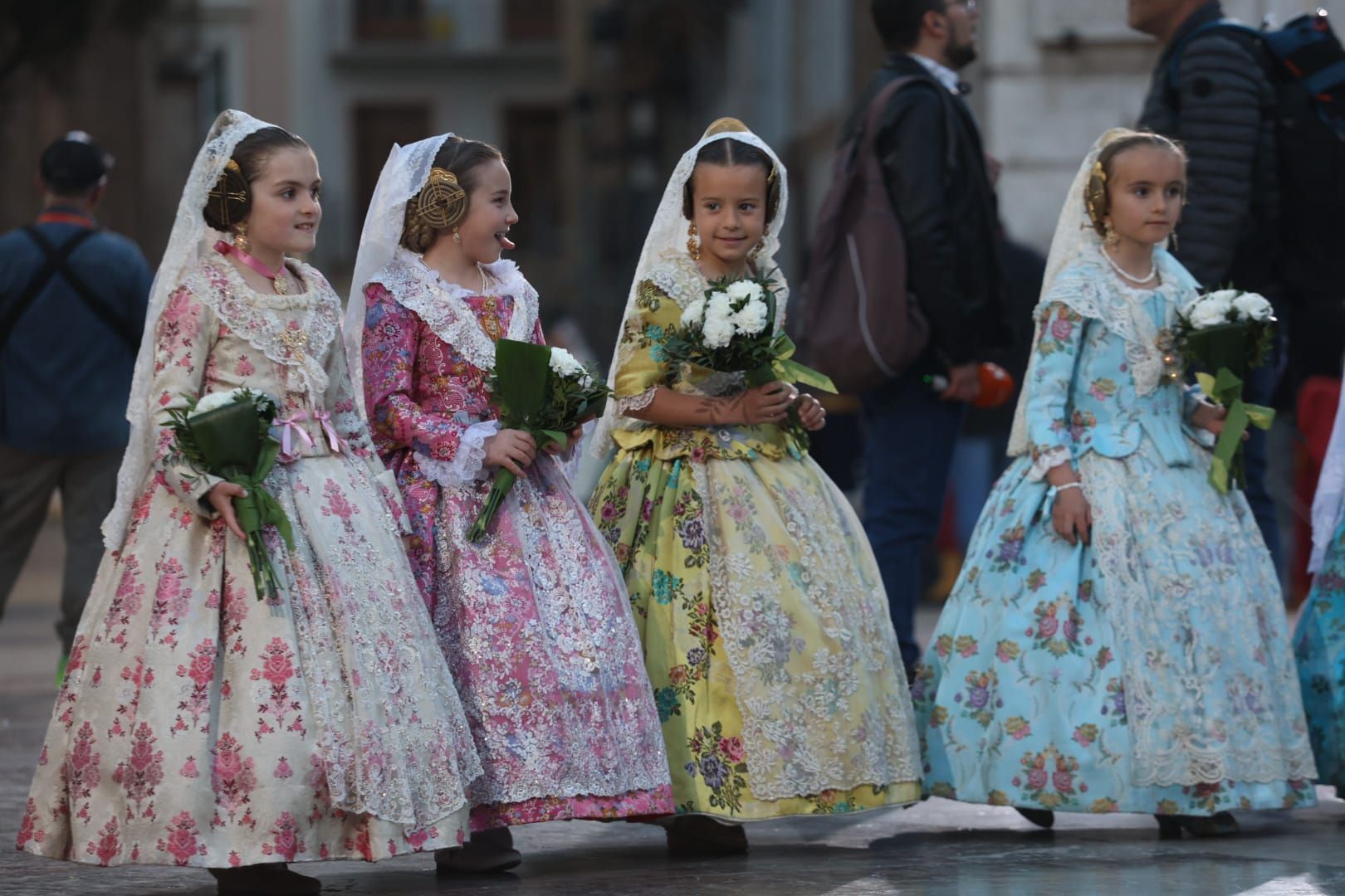 Búscate en la llegada a la plaza de la Virgen