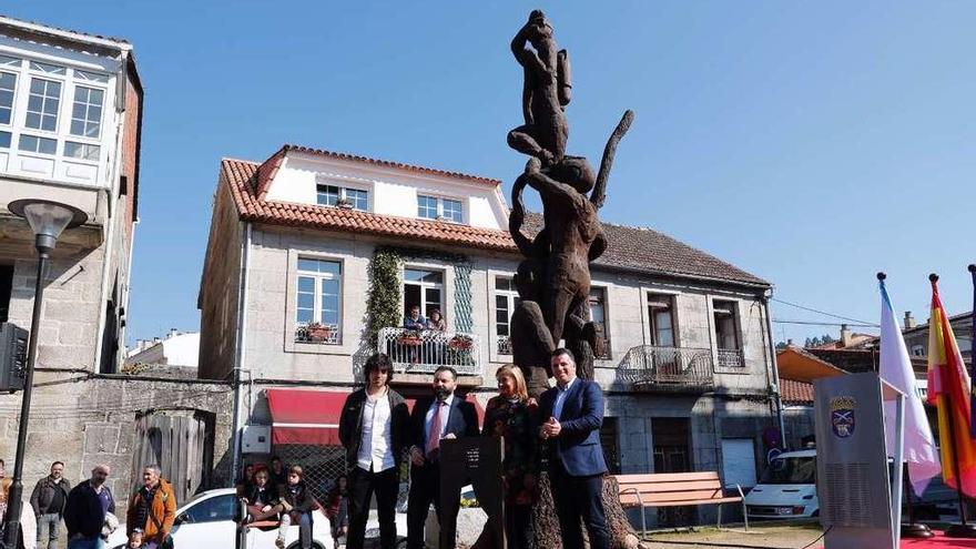 Un momento del acto de inauguración del monumento en homenaje a los héroes del fuego. // Jose Lores