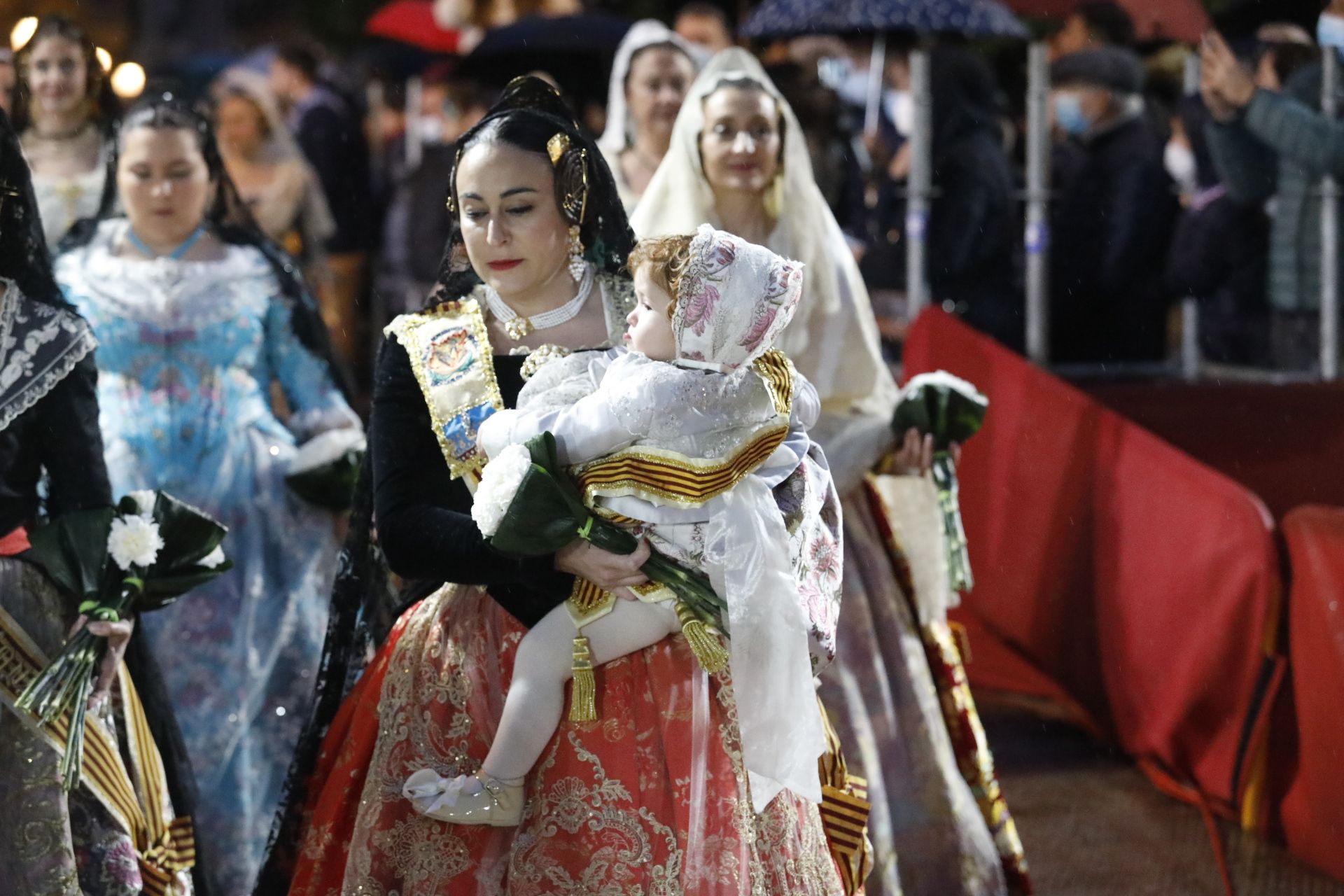 Búscate en el primer día de ofrenda por la calle de la Quart (entre las 19:00 a las 20:00 horas)