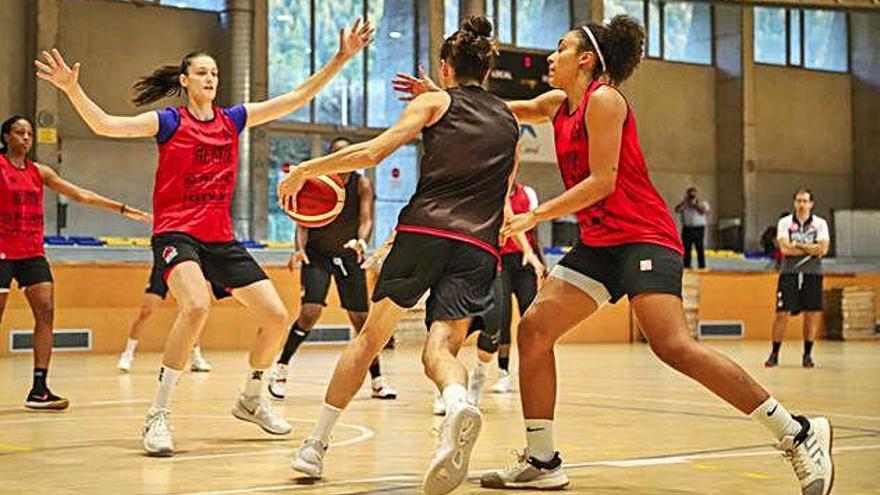 Les jugadores de l&#039;Spar Citylift Girona, en l&#039;entrenament d&#039;ahir a la tarda a Camprodon.