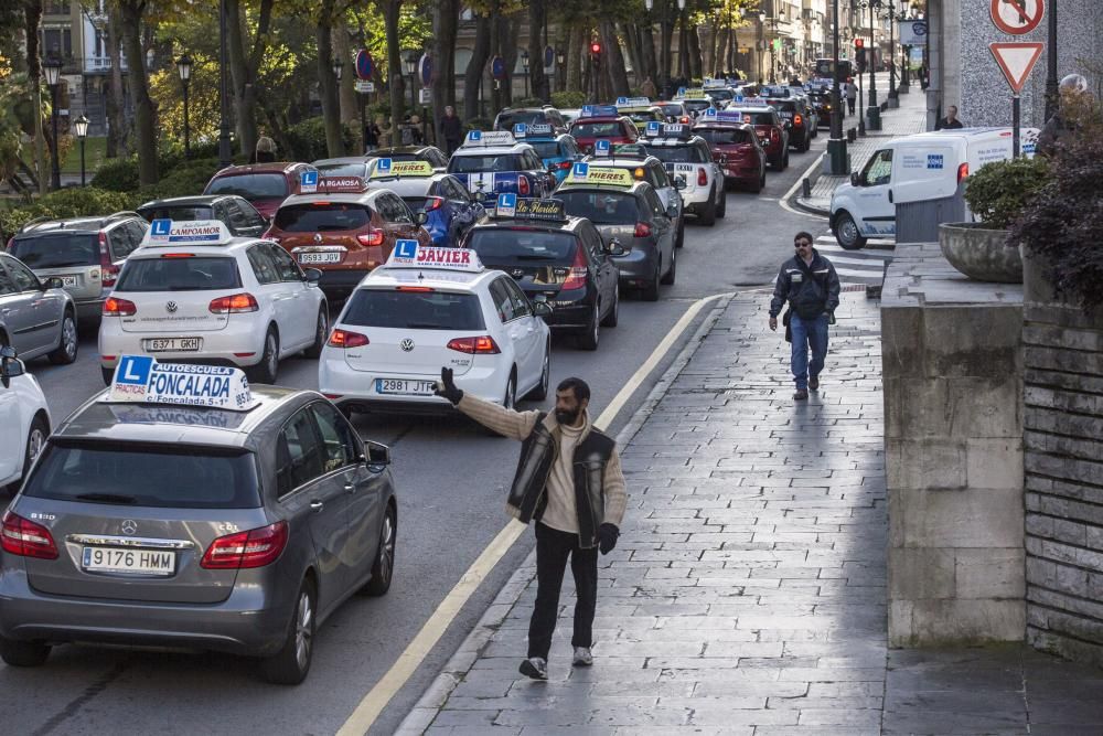 Manifestación de profesores de autoescuela en Oviedo.