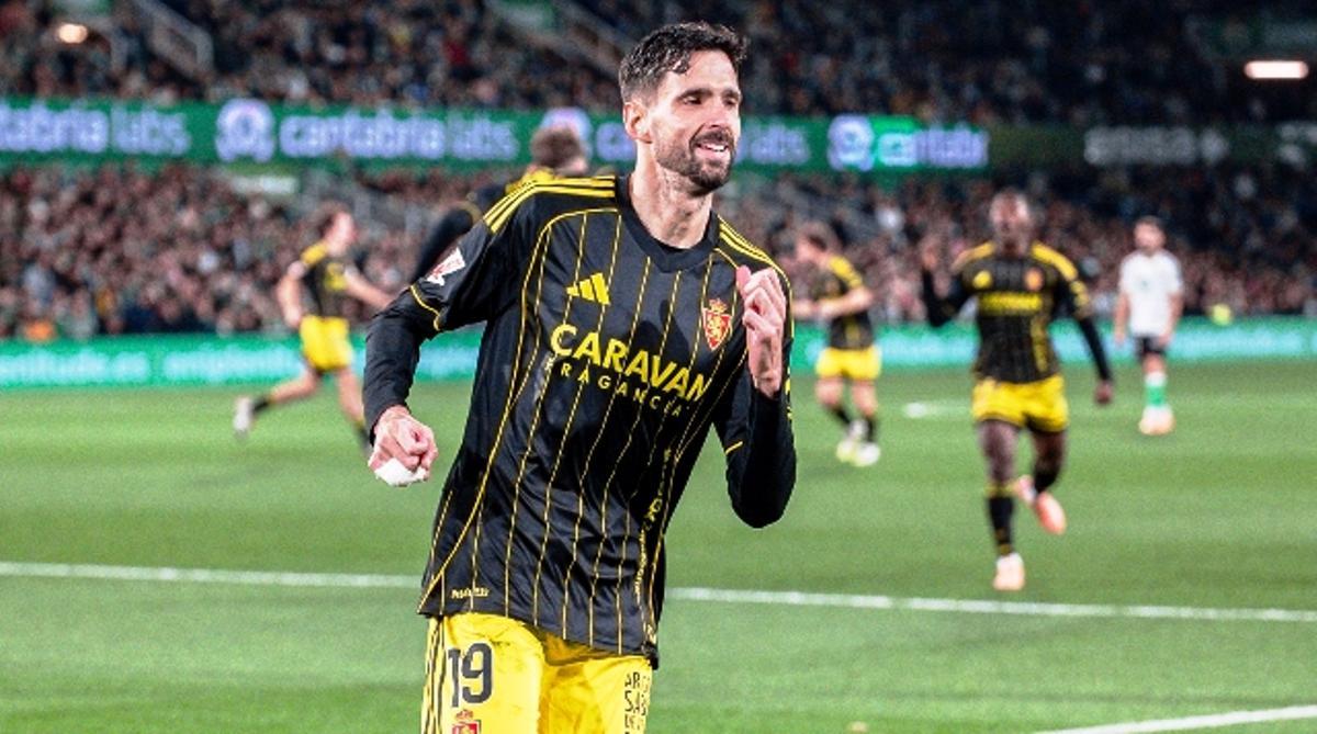 Kenan Kodro celebra uno de sus goles al Racing en Santander.