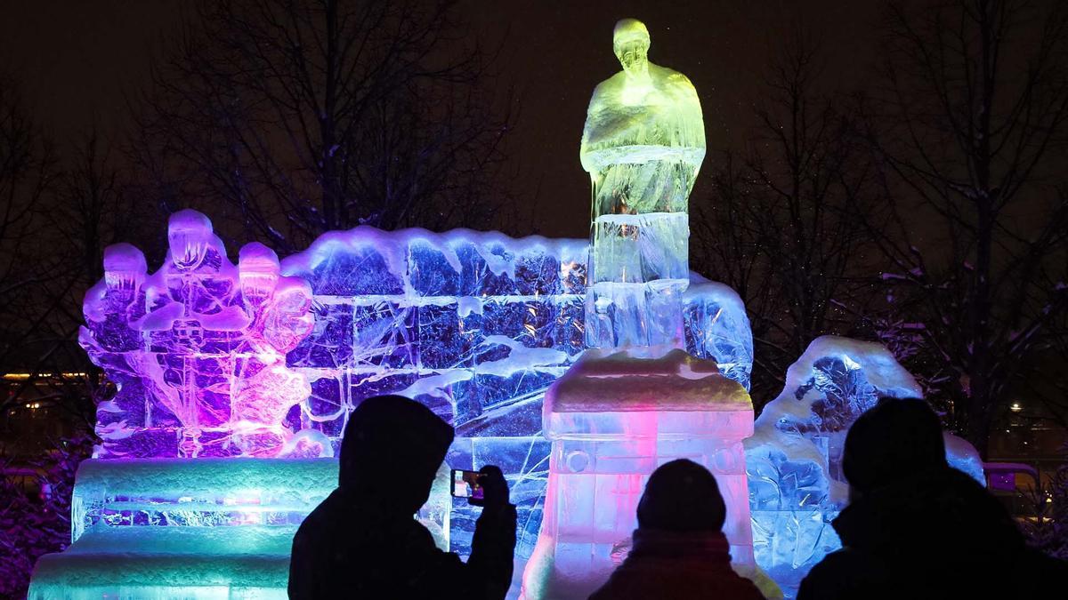 Esculturas y castillos de nieve en festivales de hielo de Moscú y  Heilongjiang, en el norte de China