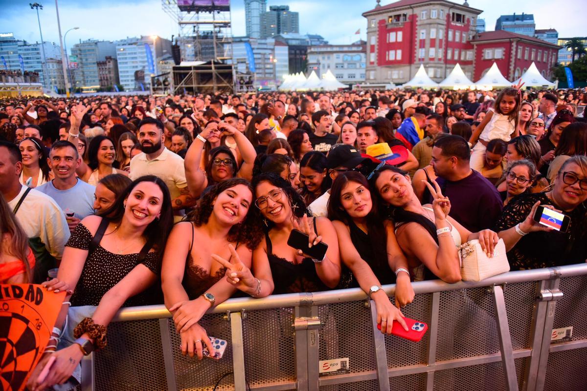 El rey y el príncipe de la bachata enamoraron a 14.000 fans en el muelle de Batería