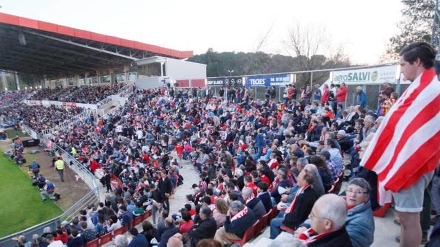 Uns 8.500 aficionats empenyen el Girona en la millor entrada del curs