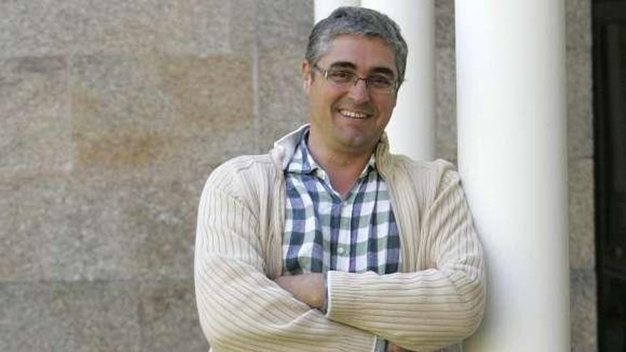Carlos Aymerich, no patio do Parlamento. / tucho valdés