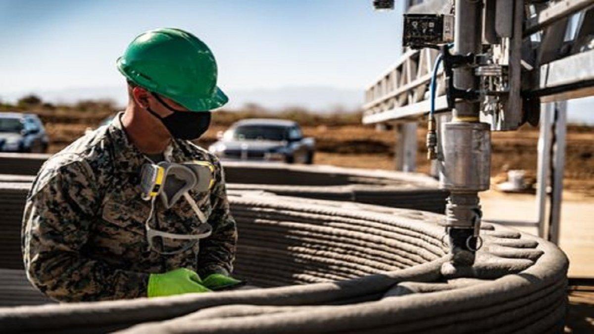 Los marines utilizan una impresora 3D para construir una plataforma lanzamisiles