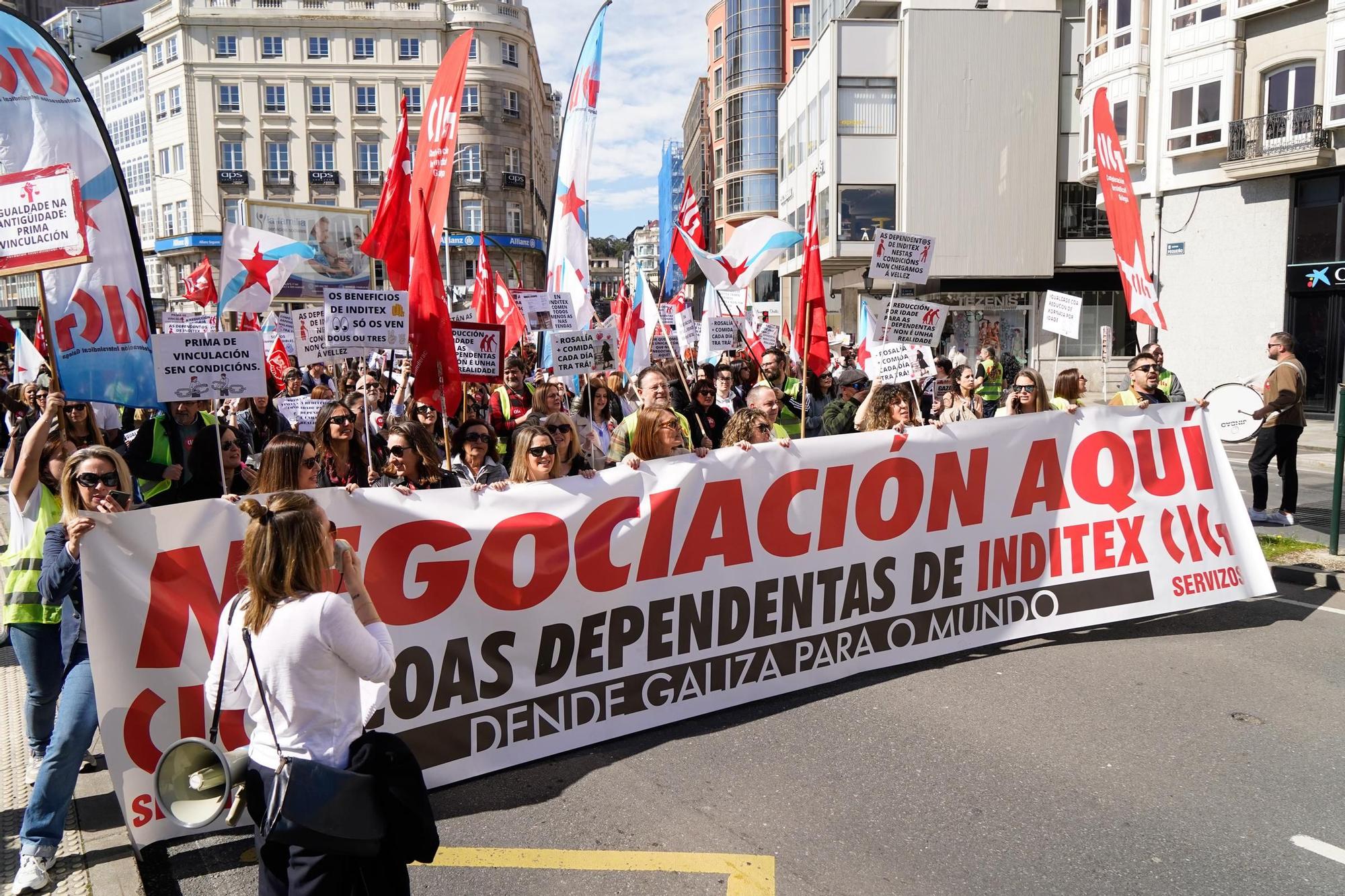 Más de 600 trabajadores de tiendas de Inditex protestan en A Coruña para exigir mejoras