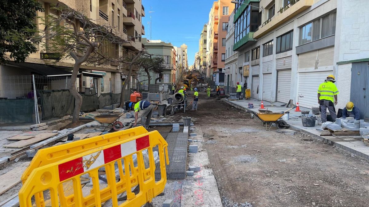 Obras en la calle de La Rosa.