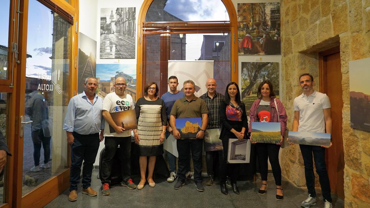 Los premiados en el concurso con Tortosa, en la Llotja de Montesa.