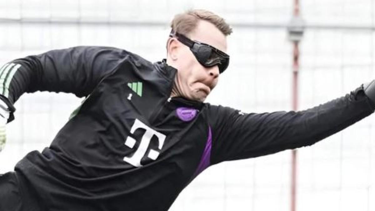 Manuel Neuer, entrenando con las gafas estroboscópicas