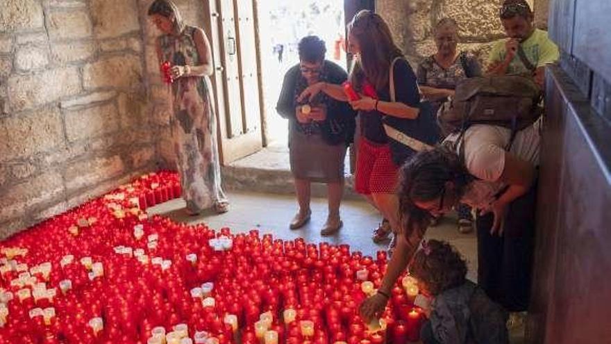 Ofrendas y fiesta en el gran día de la Romería do Faro