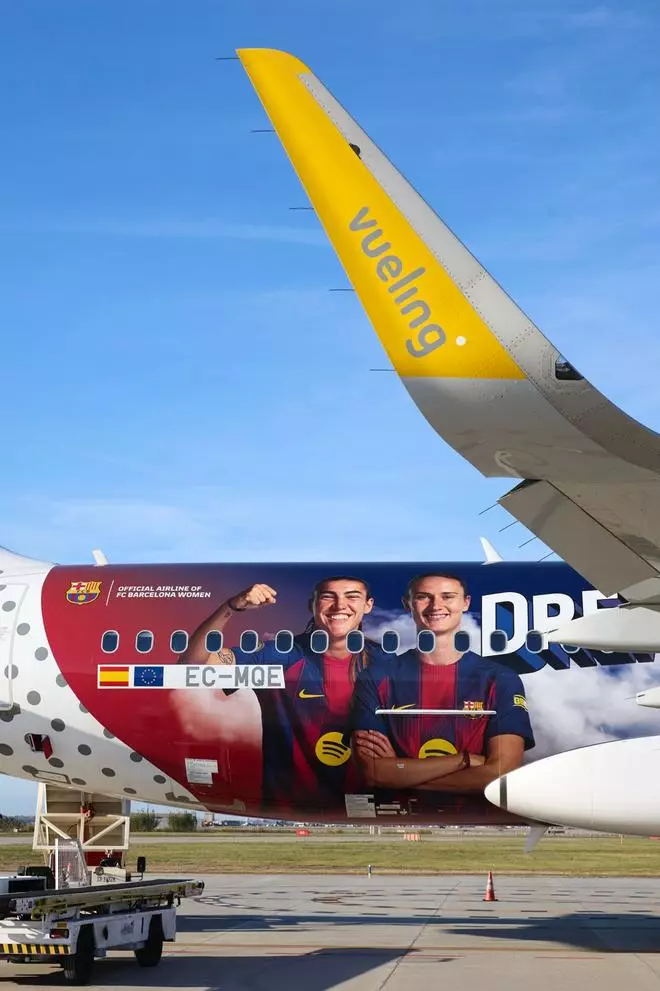 "Blaugranes al vent!": así es el nuevo avión del Barça femenino