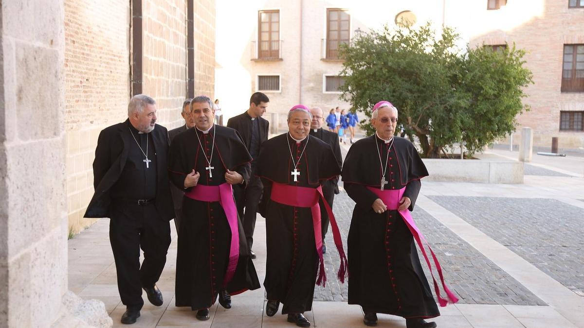 El nuevo obispo ha estado acompañado por destacados miembros de la Iglesia católica.