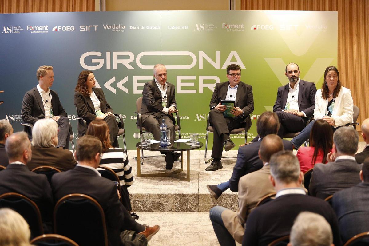 Jordi Bellana, Emma Gabaldá, David García, Oriol Puig, Xavier Amores i Anna Camp, durant una de les taules rodones.