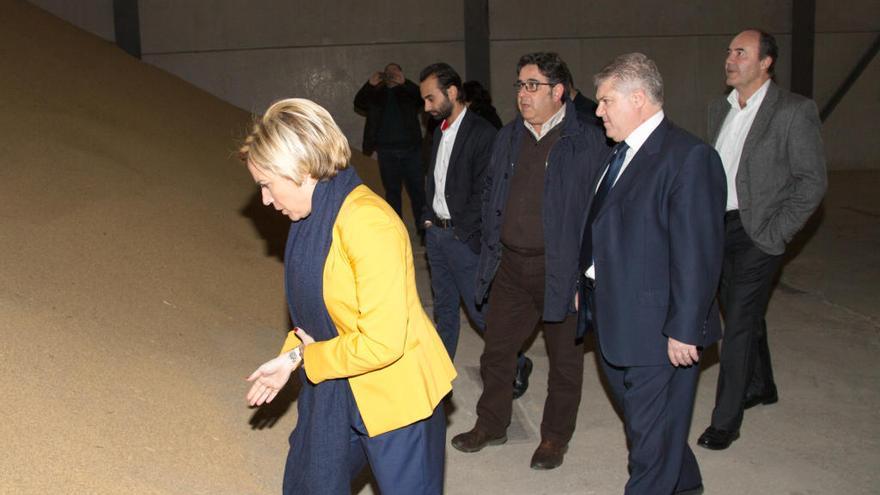 La consejera de Agricultura visitó las instalaciones de la cooperativa del arroz