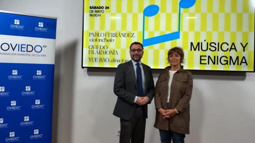 David Álvarez y María Riera, en la presentación de "Música y Enigma", en la sala de prensa del Ayuntamiento. |