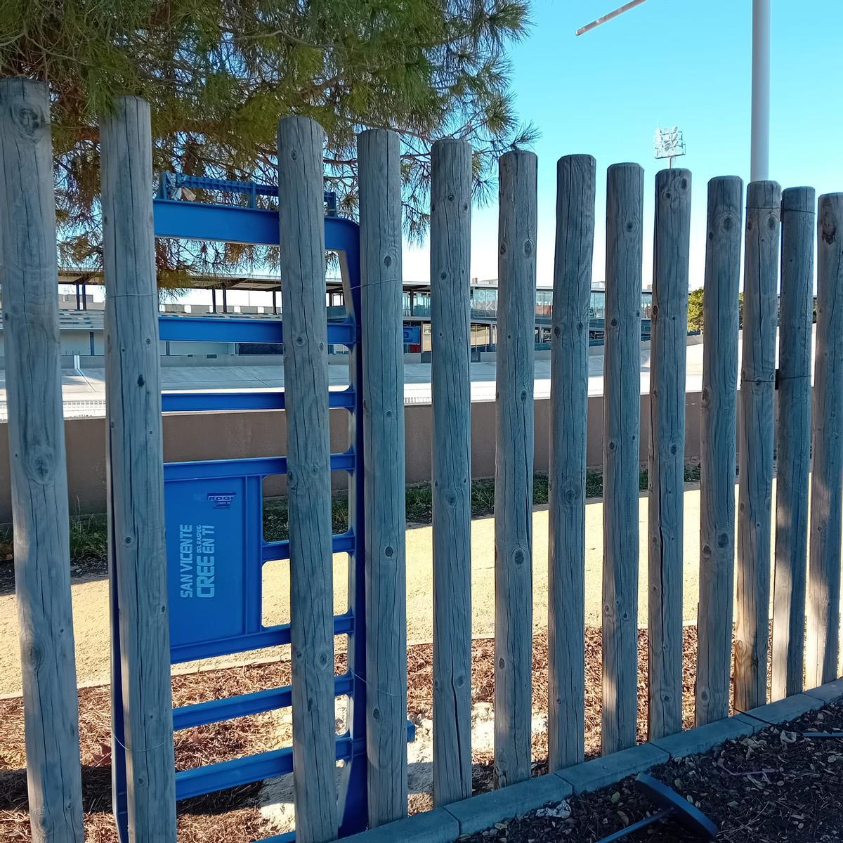 Vallas para tapar postes que faltan