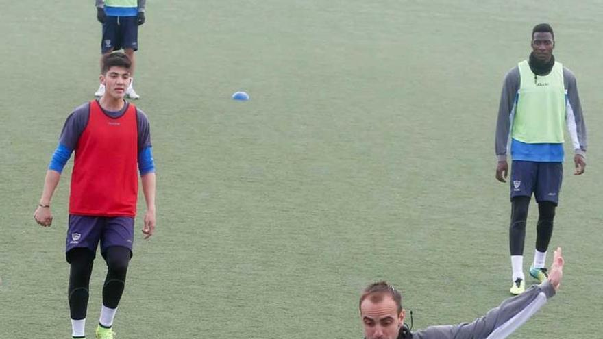 Un entrenamiento del Marino en el campo de Balbín.