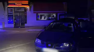 Roban una máquina de tabaco de una gasolinera, intentan meterla en un coche sustraído y huyen por huertos de Murcia