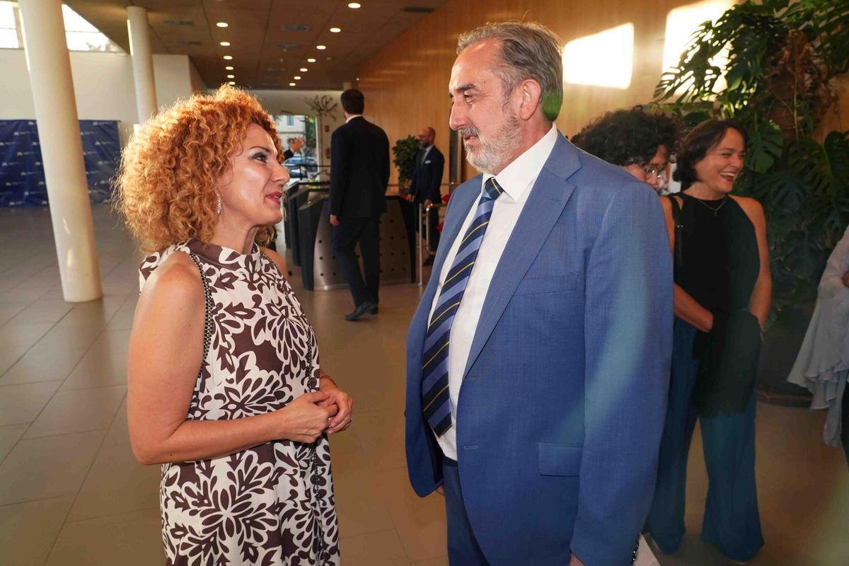 Gala de entrega de los Premios Málaga 2024, imágenes de los premiados y recepción de los invitados al Auditorio Edgar Neville