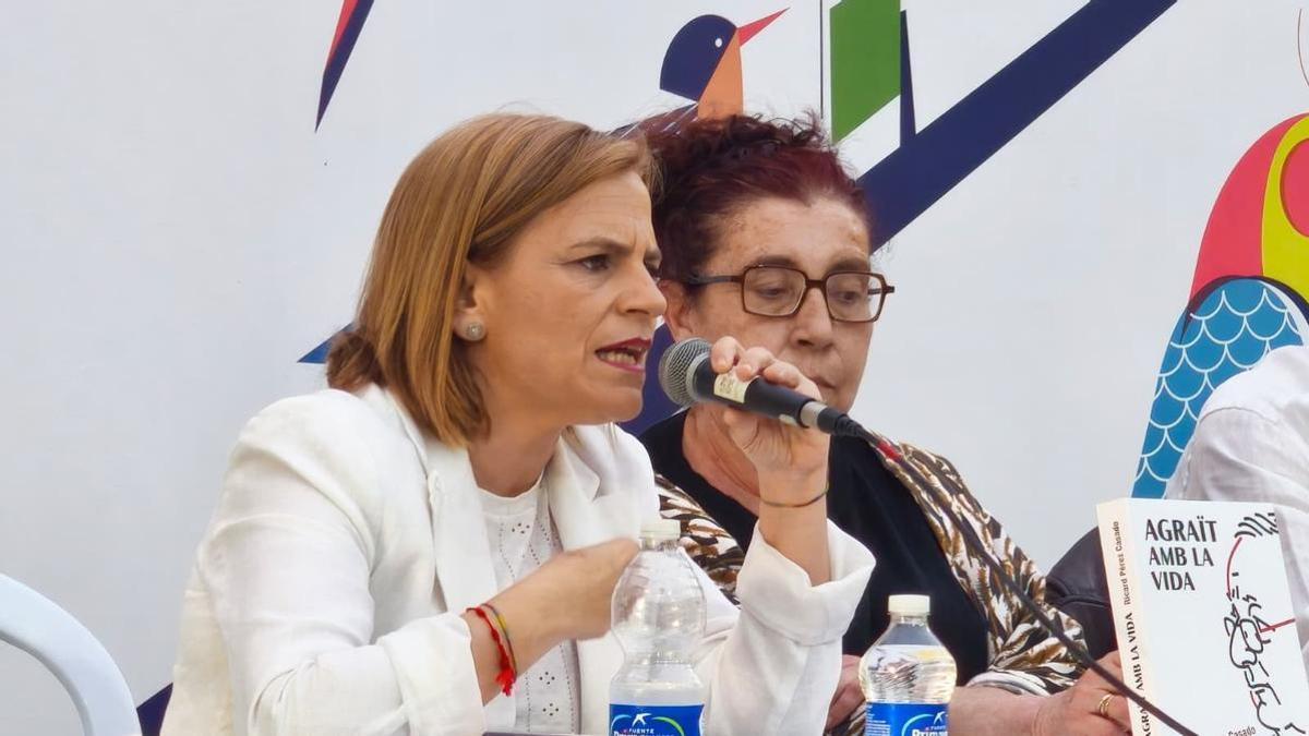 Pilar Bernabé presenta 'Agraït amb la vida' de Ricard Pérez Casado en la Fira del Llibre de València