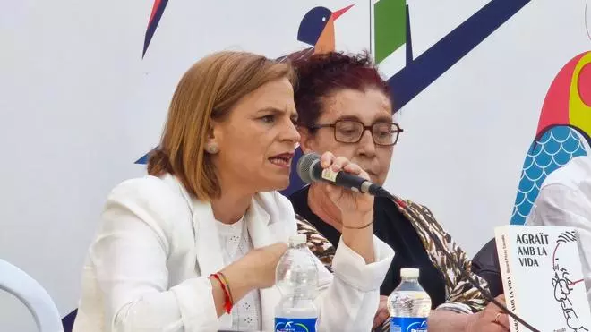 Pilar Bernabé presenta 'Agraït amb la vida' de Ricard Pérez Casado en la Fira del Llibre de València