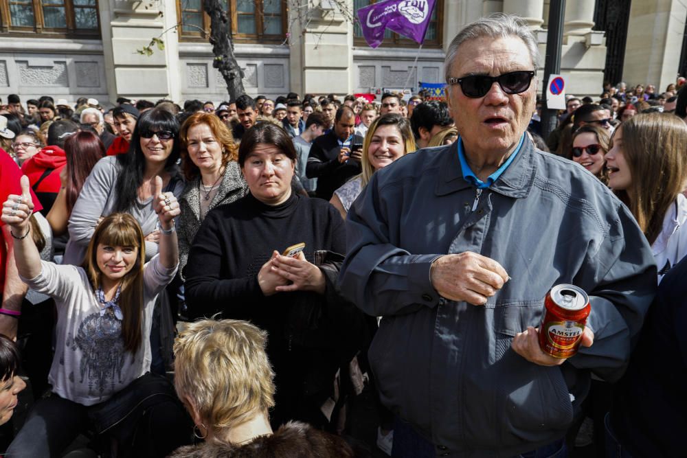 Búscate en la mascletà del 8 de marzo