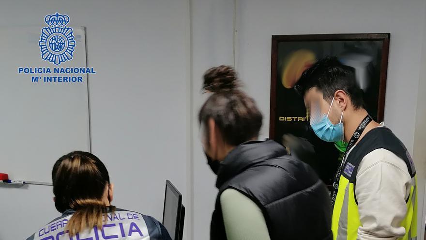 Detenidos dos jóvenes en Palma por una decena de timos con un falso virus informático