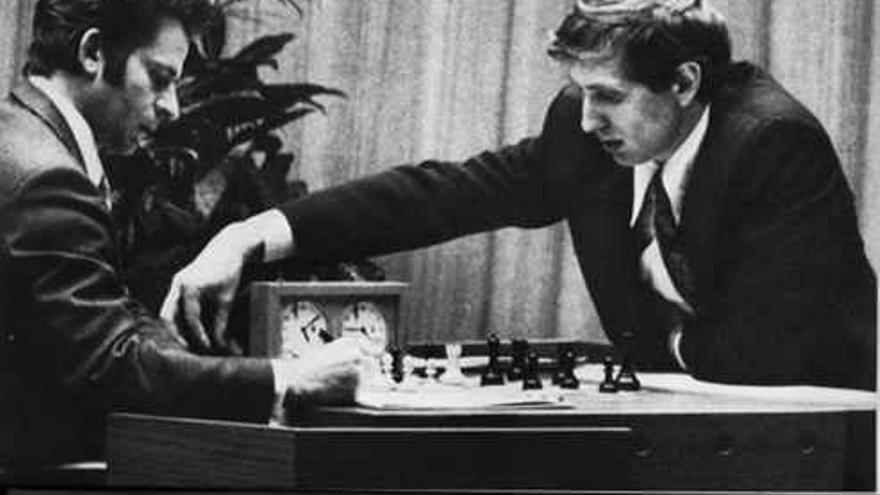 Campeonato mundial de ajedrez de 1972, en Reikiavik,disputado entre el campeón, Boris Spassky, y el aspirante, Bobby Fischer.