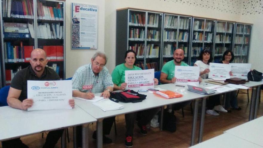 Los sindicatos en la reunión tras la que se han encerrado