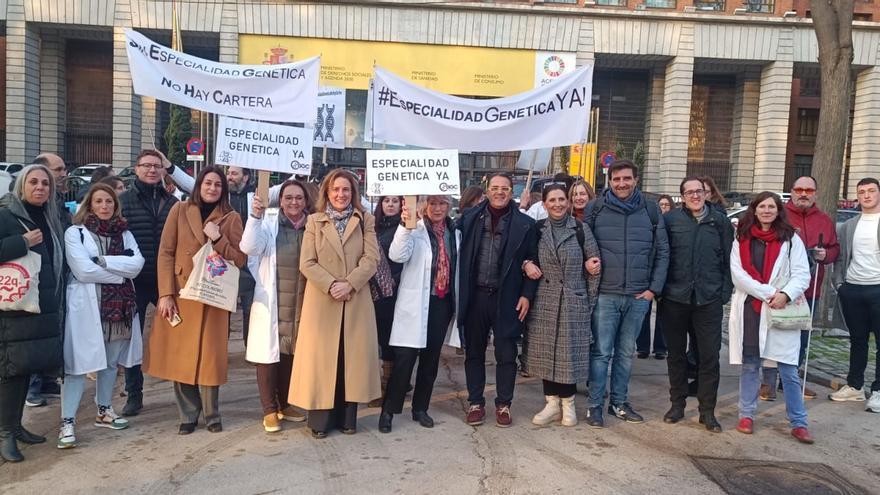 Protesta a las puertas del Ministerio: &quot;Los genetistas somos especialistas&quot;